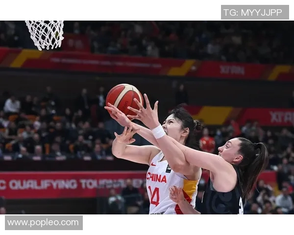 中国足球与篮球的较量:谁能在体育舞台上赢得更多荣耀与关注 中国足球与篮球的较量:谁能在体育舞台上赢得更多荣耀与关注