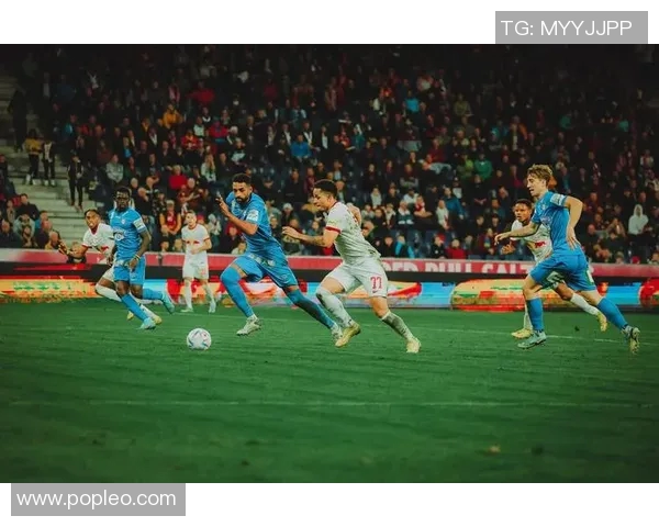 格雷米奥与巴西国家队的精彩对决展现足球魅力与团队精神