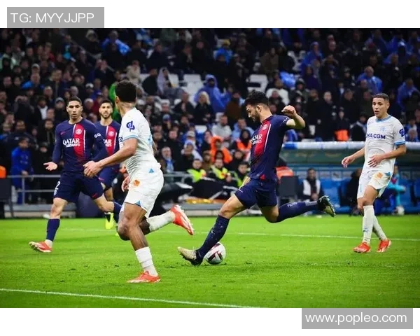 法甲焦点战巴黎圣曼迎战梅斯争夺三分全力以赴展现实力