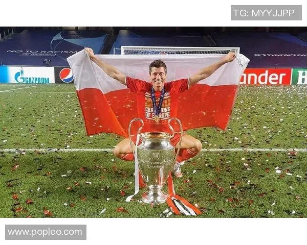 莱万在欧冠赛场火力全开10场打入12球射手榜领跑金靴稳了 莱万在欧冠赛场火力全开10场打入12球射手榜领跑金靴稳了