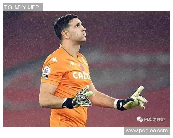 马丁内斯的传奇旅程：从球场新星到世界足球巨星的蜕变与成就