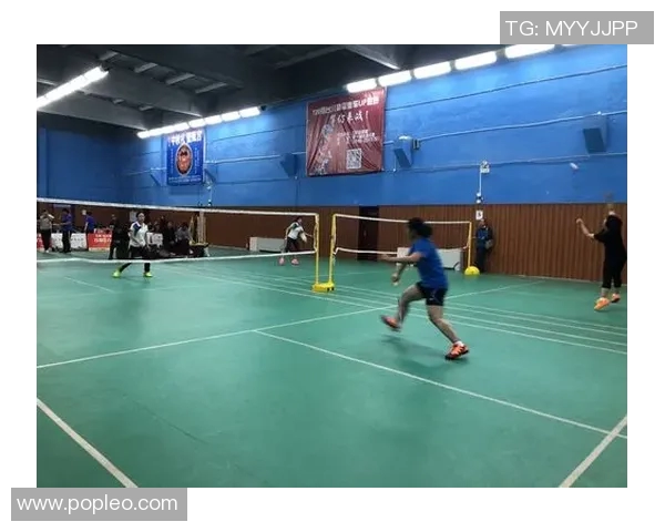 深圳羽毛球队战术解析：如何有效盯防对手提升比赛胜率